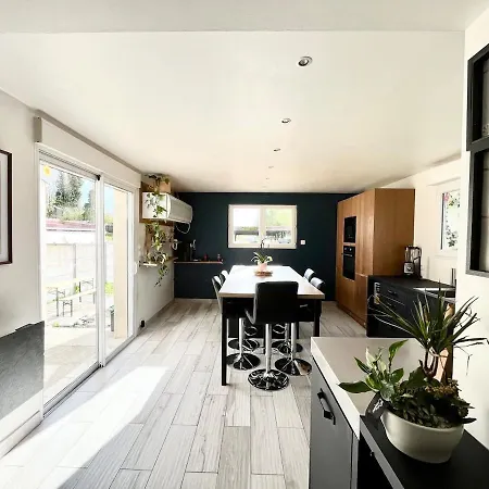 펜션 Charming House For 8 People In Bouchain