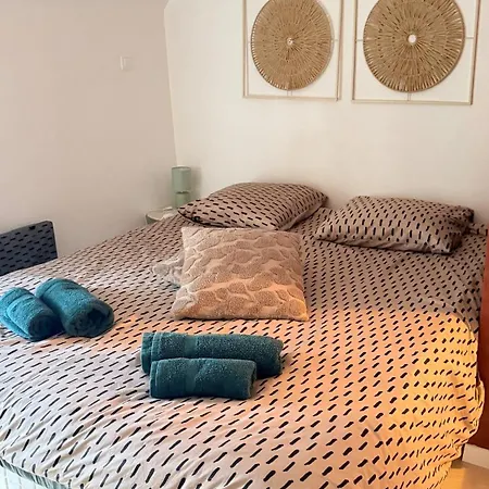 Charming House For 8 People In 펜션 Bouchain