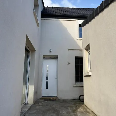 펜션 Charming House For 8 People In